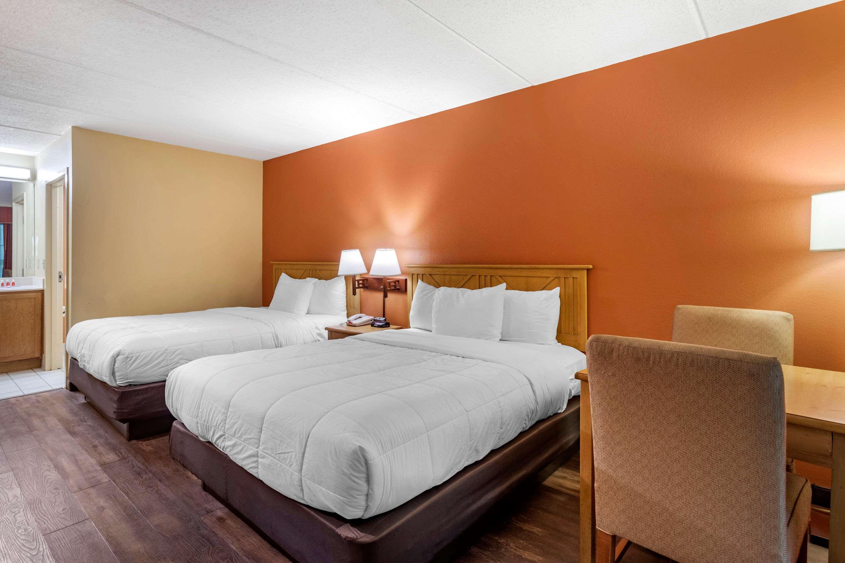 Lodge Econo Riverside *